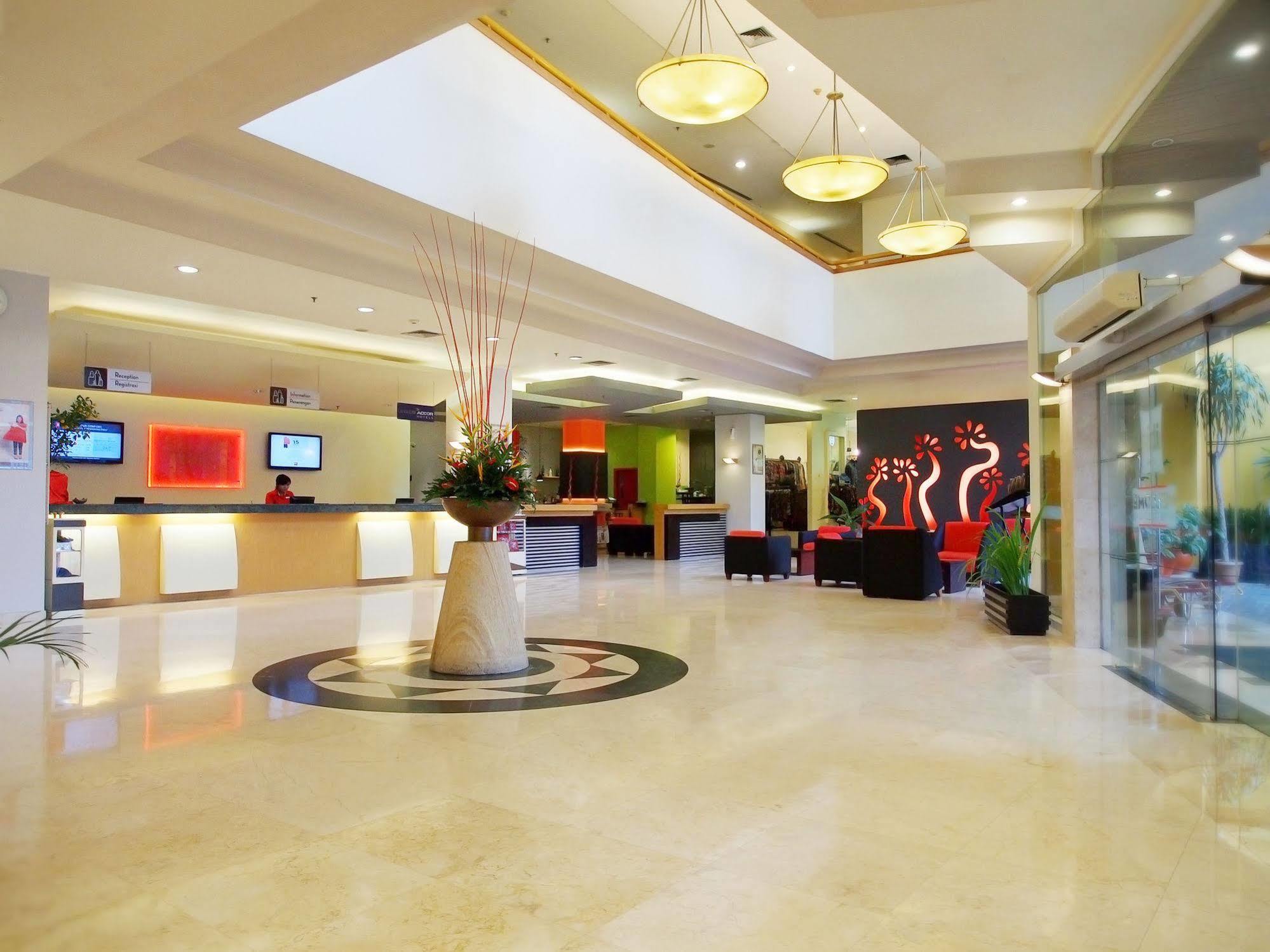 Ibis Malioboro Hotel Yogyakarta Exterior foto