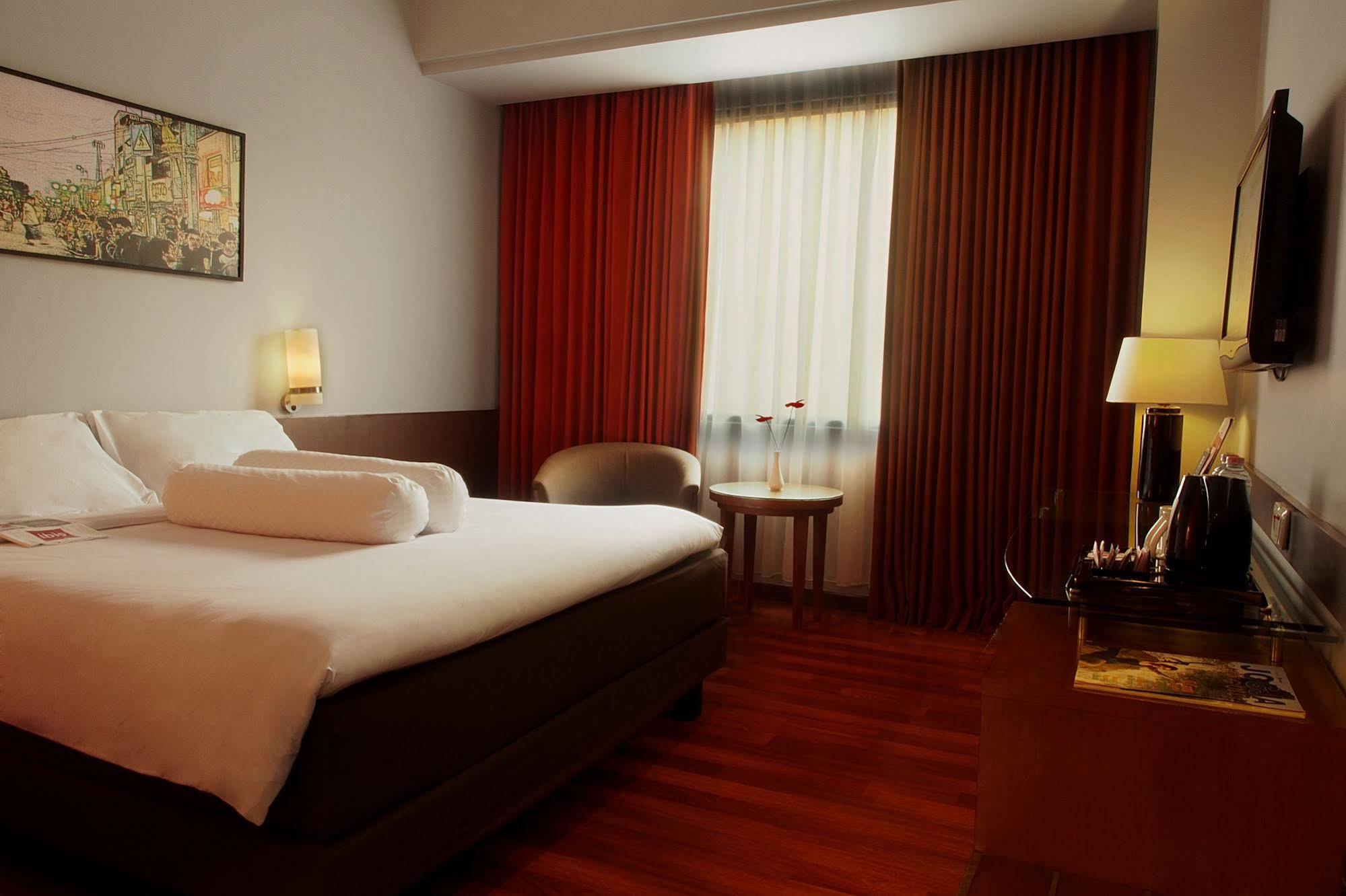 Ibis Malioboro Hotel Yogyakarta Exterior foto